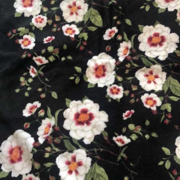 The Royal Company Black floral Towel set bundle - Picture 7 of 8